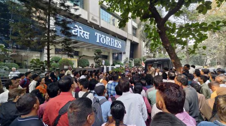 Thu giữ khẩn cấp hơn 17 tỷ đồng tiền mặt, vàng, bạc... tại doanh nghiệp kinh doanh trang sức