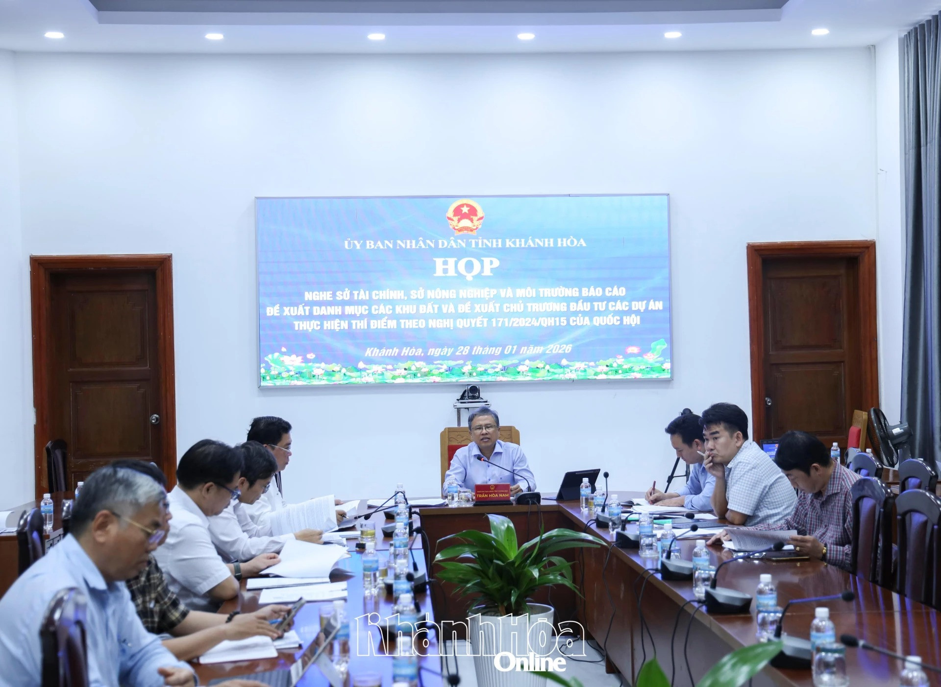 Hình ảnh tại buổi làm việc. Nguồn ảnh: Báo Khánh Hòa