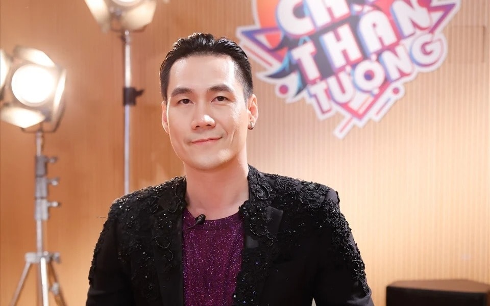 Nam ca sĩ 'Chiếc khăn gió ấm' tiếp tục bị phạt vì tội bán 'chui' cổ phiếu