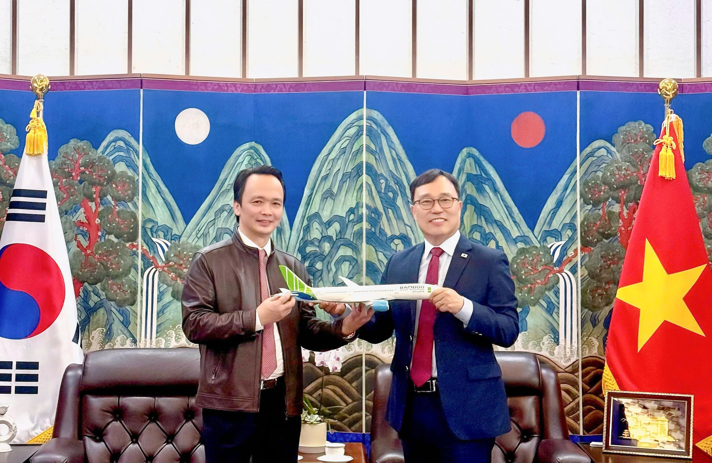 Ông Trịnh Văn Quyết tại cuộc gặp Đại sứ Hàn Quốc tại Việt Nam mới đây (Ảnh: FLC). quyet.jpg