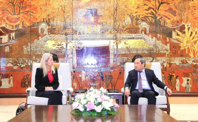 Tập đoàn ô tô 55 tỷ USD của Mỹ tuyên bố giúp Hà Nội phát triển với tầm nhìn 100 năm Tập đoàn ô tô 55 tỷ USD của Mỹ tuyên bố giúp Hà Nội phát triển với tầm nhìn 100 năm