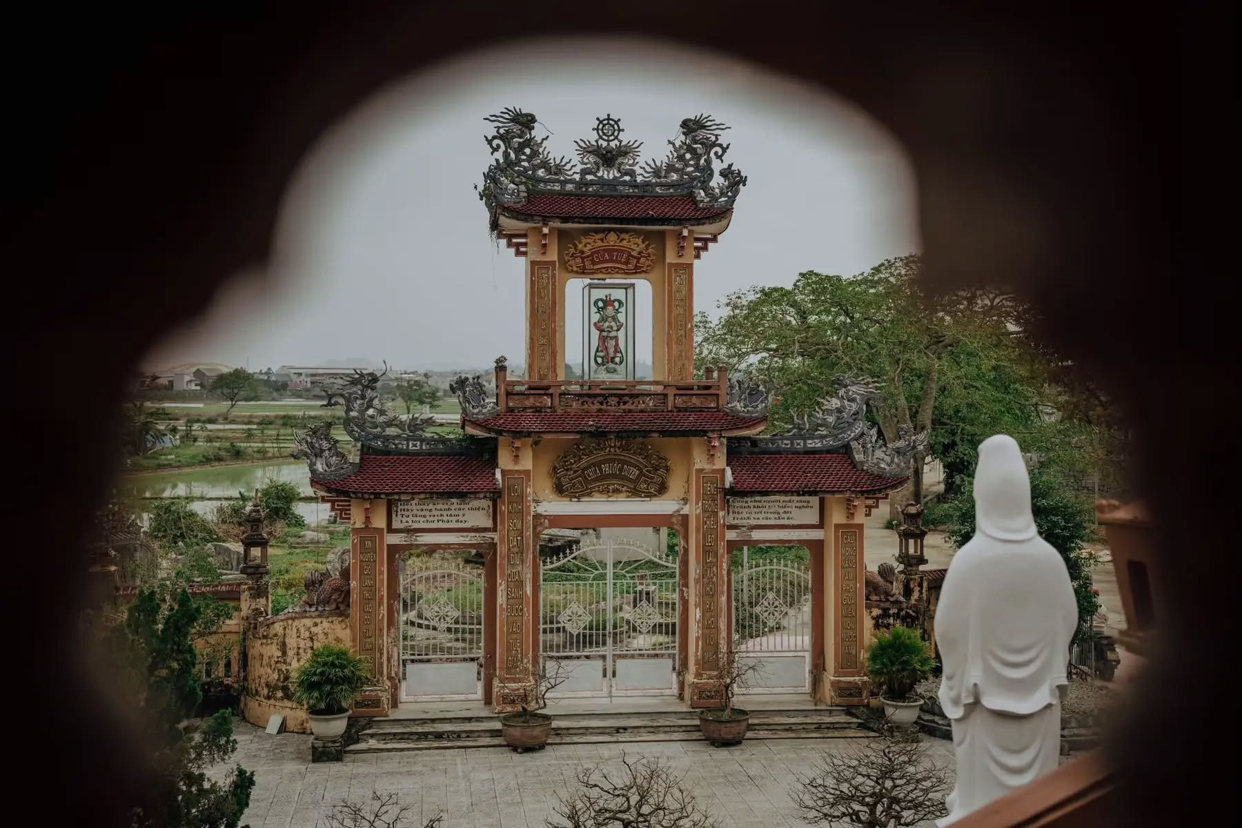Ngôi chùa rộng 4.000m2 giữa lòng xứ Huế: Không gian Phật giáo mang kiến trúc thiền uyển hiếm thấy- Ảnh 4. Ngôi chùa rộng 4.000m2 giữa lòng xứ Huế: Không gian Phật giáo mang kiến trúc thiền uyển hiếm thấy- Ảnh 4.