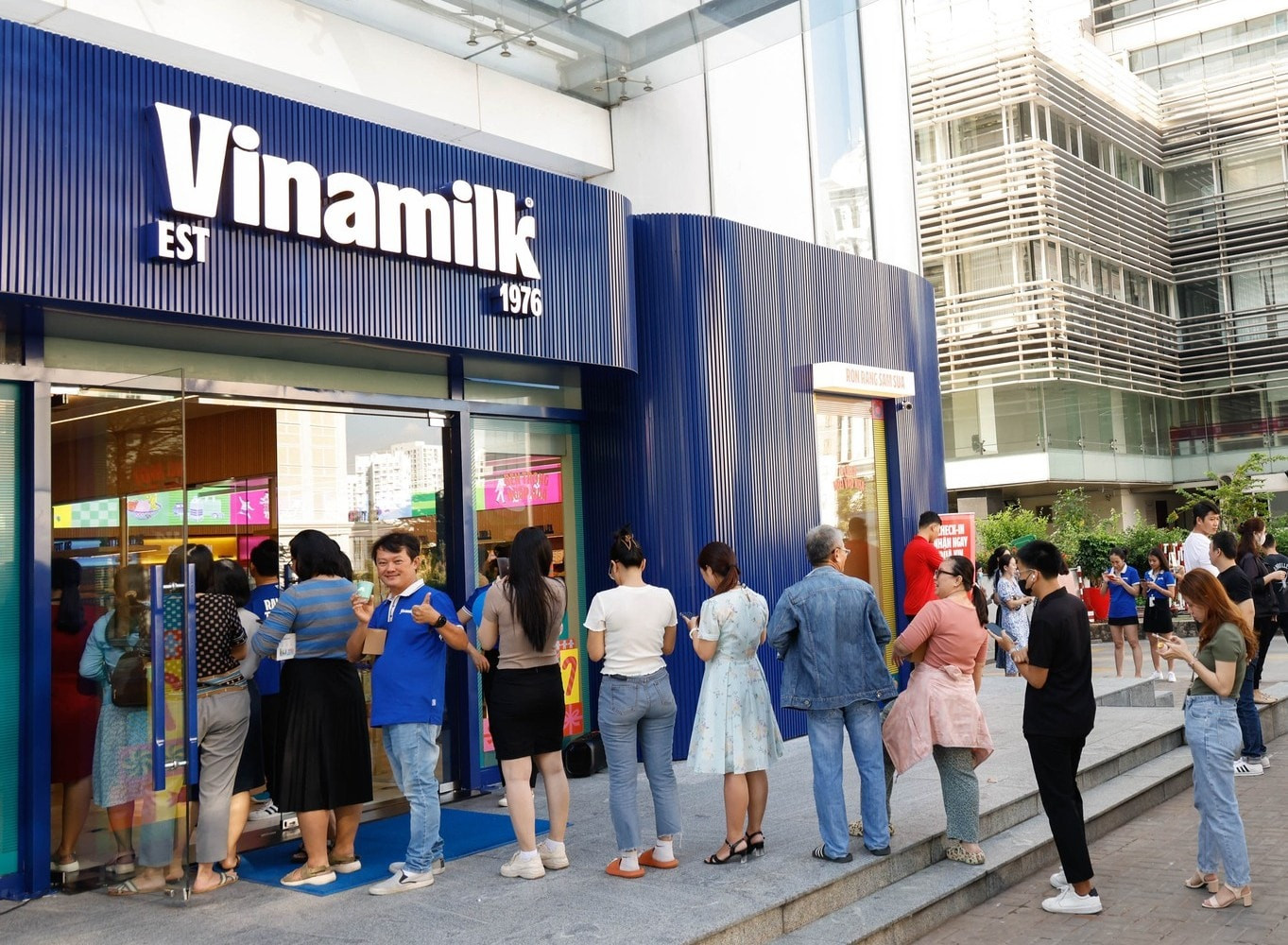 Lưu lượng khách từ chuỗi cửa hàng cao kỷ lục, Vinamilk (VNM) báo lãi quý IV/2025 tăng 34%