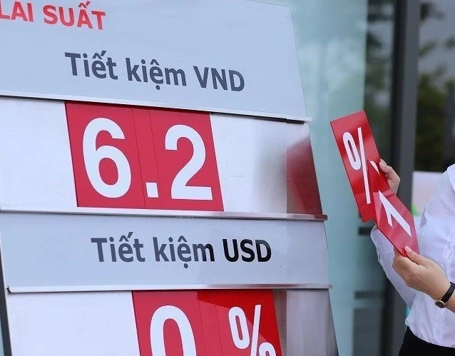 Đằng sau cuộc đua lãi suất ngân hàng