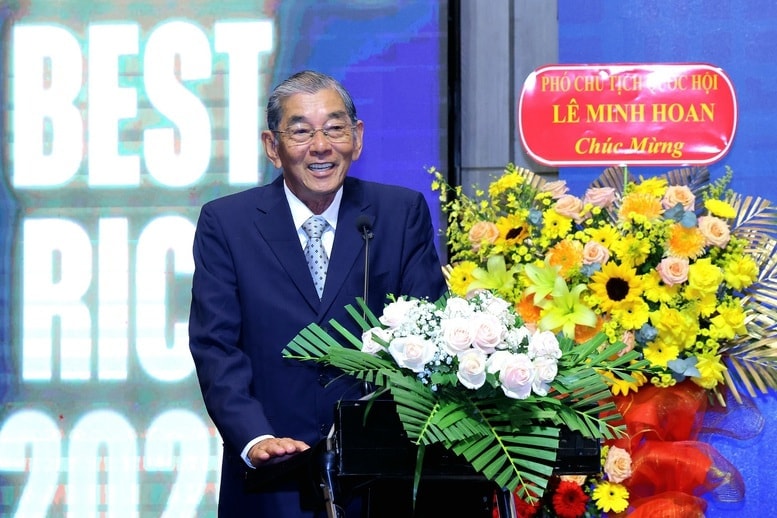 Cha đẻ gạo ST25 Hồ Quang Cua nhận cúp thế giới, tuyên bố một điều khiến mọi đối thủ phải 'dè chừng'