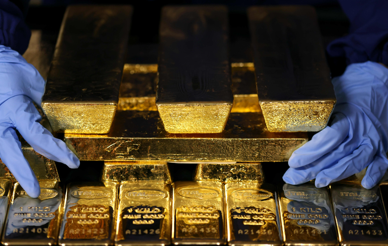 Giá vàng hôm nay 2/2: Sụp mạnh khi USD tăng vọt, áp lực bán lan rộng toàn cầu