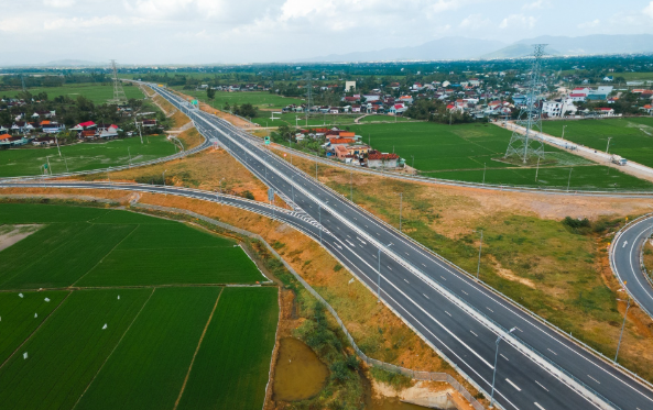 Trước Tết Nguyên đán, chính thức thông xe cao tốc 12.400 tỷ mà Tập đoàn Sơn Hải muốn cắm biển bảo hành 10 năm- Ảnh 1.