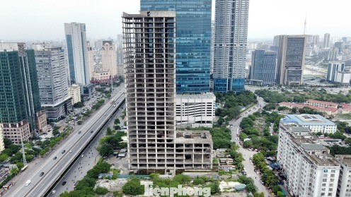 Nghị quyết 79 yêu cầu cương quyết thu hồi đất bỏ hoang, sử dụng sai mục đích, lãng phí. Trong ảnh: Dự án xây dựng “Trung tâm Điều hành và giao dịch VICEM” trên đất vàng Hà Nội do Tổng công ty Xi măng Việt Nam (Vicem) làm chủ đầu tư bỏ hoang cả thập kỷ, gây lãng phí. anh-bai-31.jpg