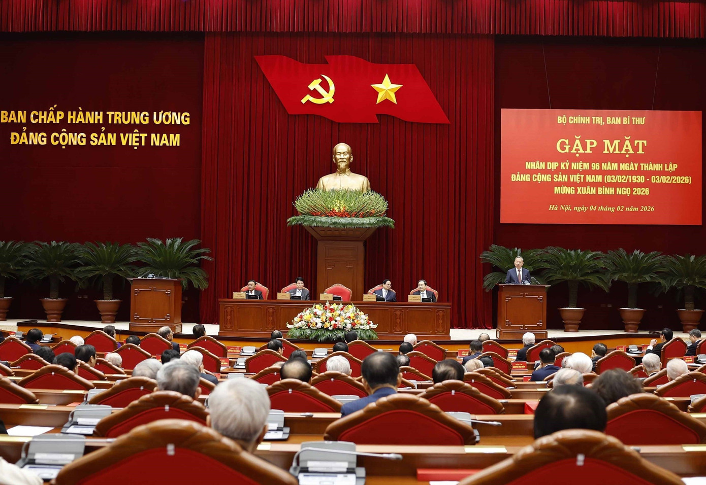 Quang cảnh buổi gặp mặt. Ảnh: TTXVN. tienphong-42tbt3.jpg