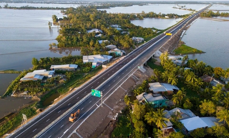 Dự kiến xây dựng cao tốc đi xuyên tỉnh có 3 mặt giáp biển, phá thế độc đạo của tuyến quốc lộ dài nhất Việt Nam- Ảnh 1. Dự kiến xây dựng cao tốc đi xuyên tỉnh có 3 mặt giáp biển, phá thế độc đạo của tuyến quốc lộ dài nhất Việt Nam- Ảnh 1.