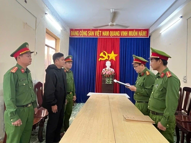 Khởi tố một Trưởng thôn 36 tuổi