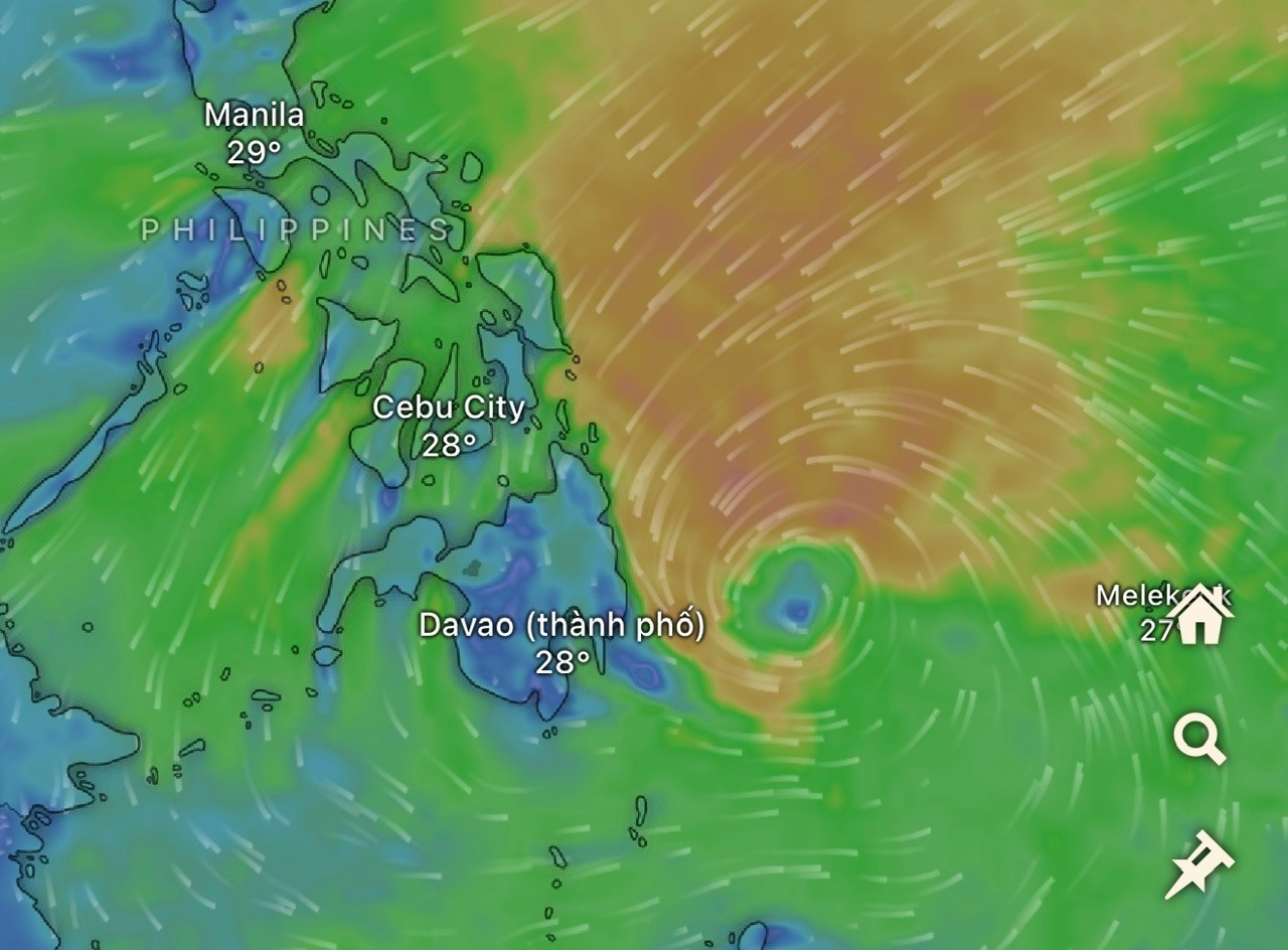 Cơn bão số 2 của khu vực Tây Bắc Thái Bình Dương năm nay hoạt động ngoài khơi Philippines sáng 5/2. anh-1.jpg