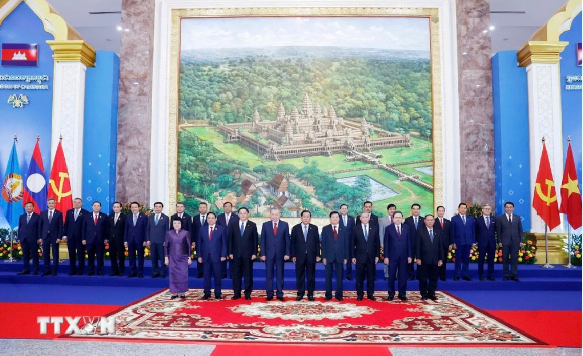 Lãnh đạo chủ chốt của 3 Đảng tại cuộc gặp. Ảnh: TTXVN img-2242.jpg