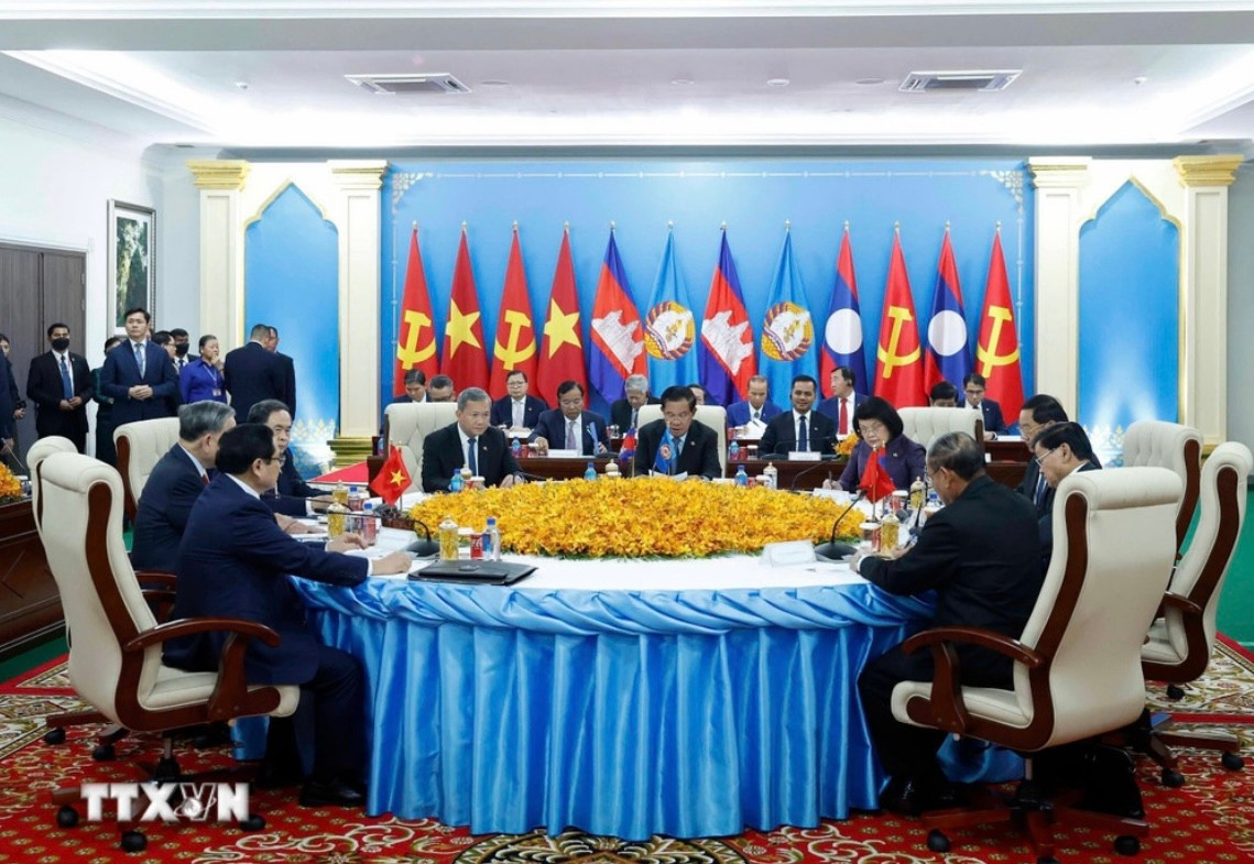 Cuộc gặp cấp cao giữa 3 đảng: Đảng Nhân dân Campuchia, Đảng Cộng sản Việt Nam và Đảng Nhân dân Cách mạng Lào. Ảnh: TTXVN img-2241.jpg