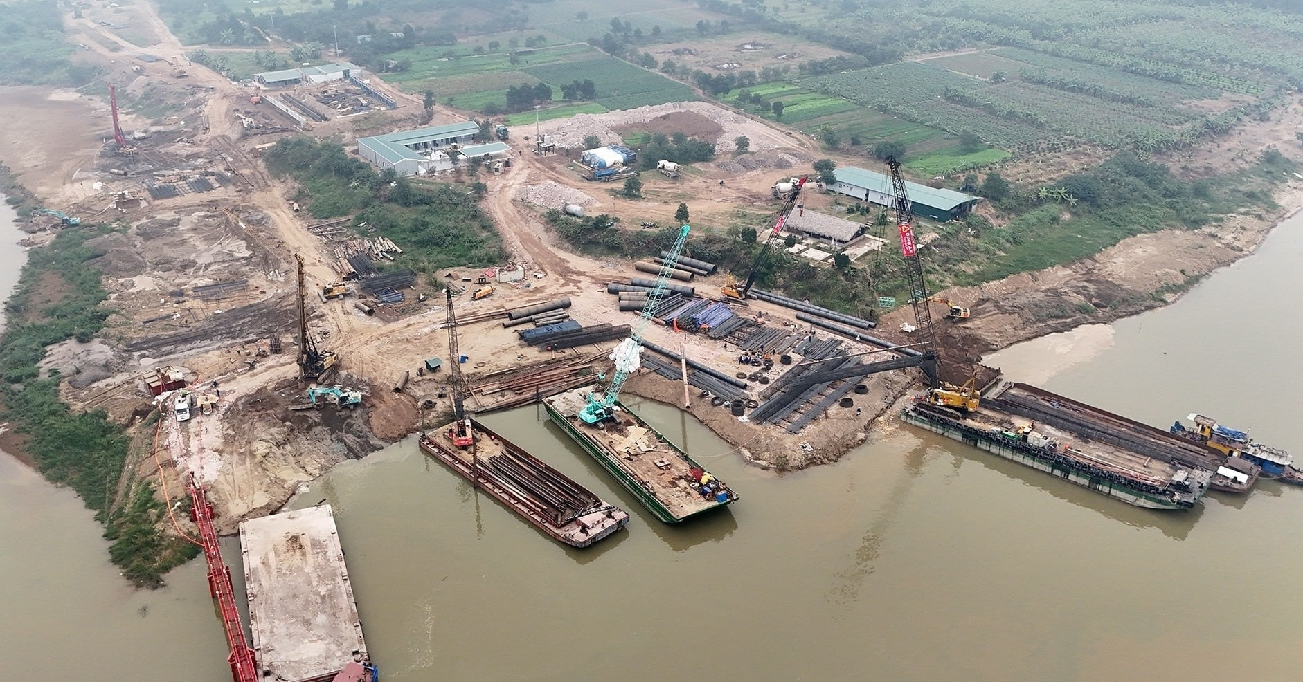 Hà Nội thu hồi đất của hàng chục hộ dân, nhường chỗ xây dựng cây cầu thứ 6 bắc qua dòng sông biểu tượng- Ảnh 1. Hà Nội thu hồi đất của hàng chục hộ dân, nhường chỗ xây dựng cây cầu thứ 6 bắc qua dòng sông biểu tượng- Ảnh 1.