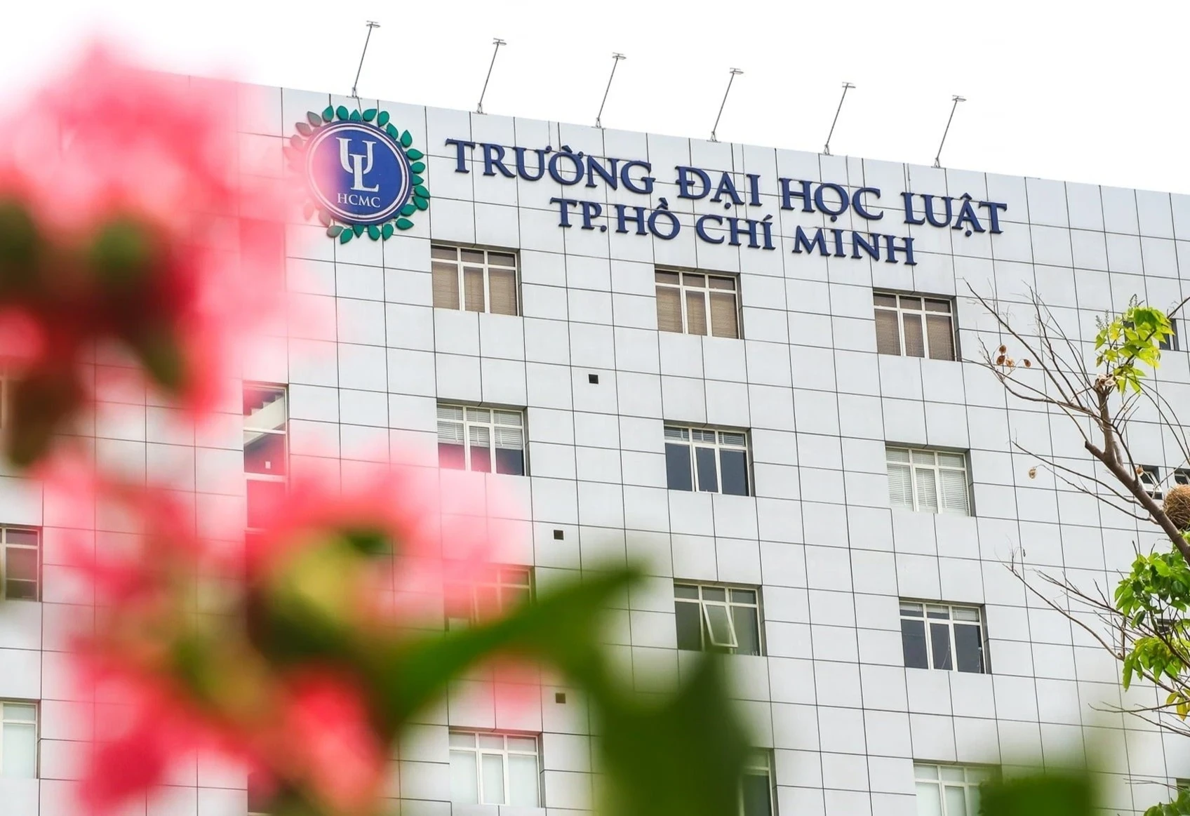 truong_dai_hoc_luat_tphcm_1.jpg.webp