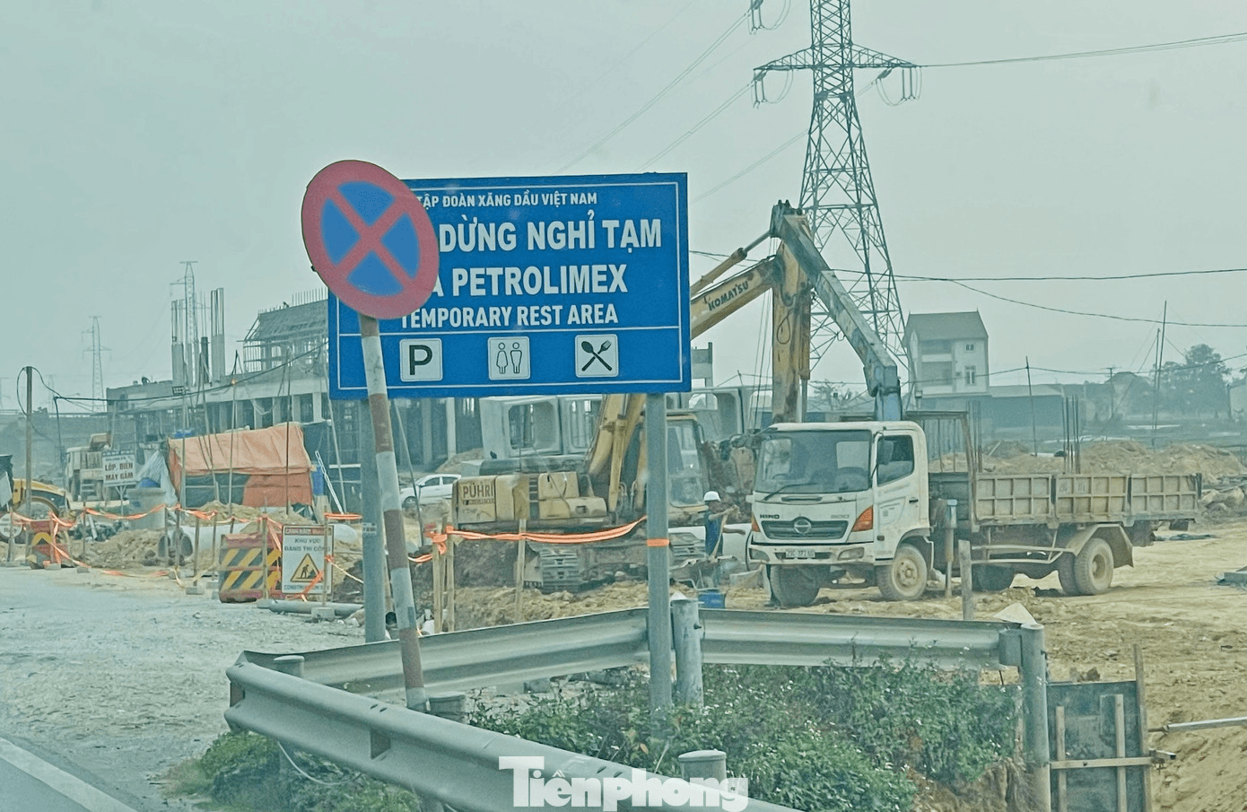 Trạm dừng nghỉ tạm trên cao tốc Bắc Nam phía Đông đoạn Mai Sơn - Quốc lộ 45. Ảnh: Lộc Liên. tp-trramj-dung-nghri.png