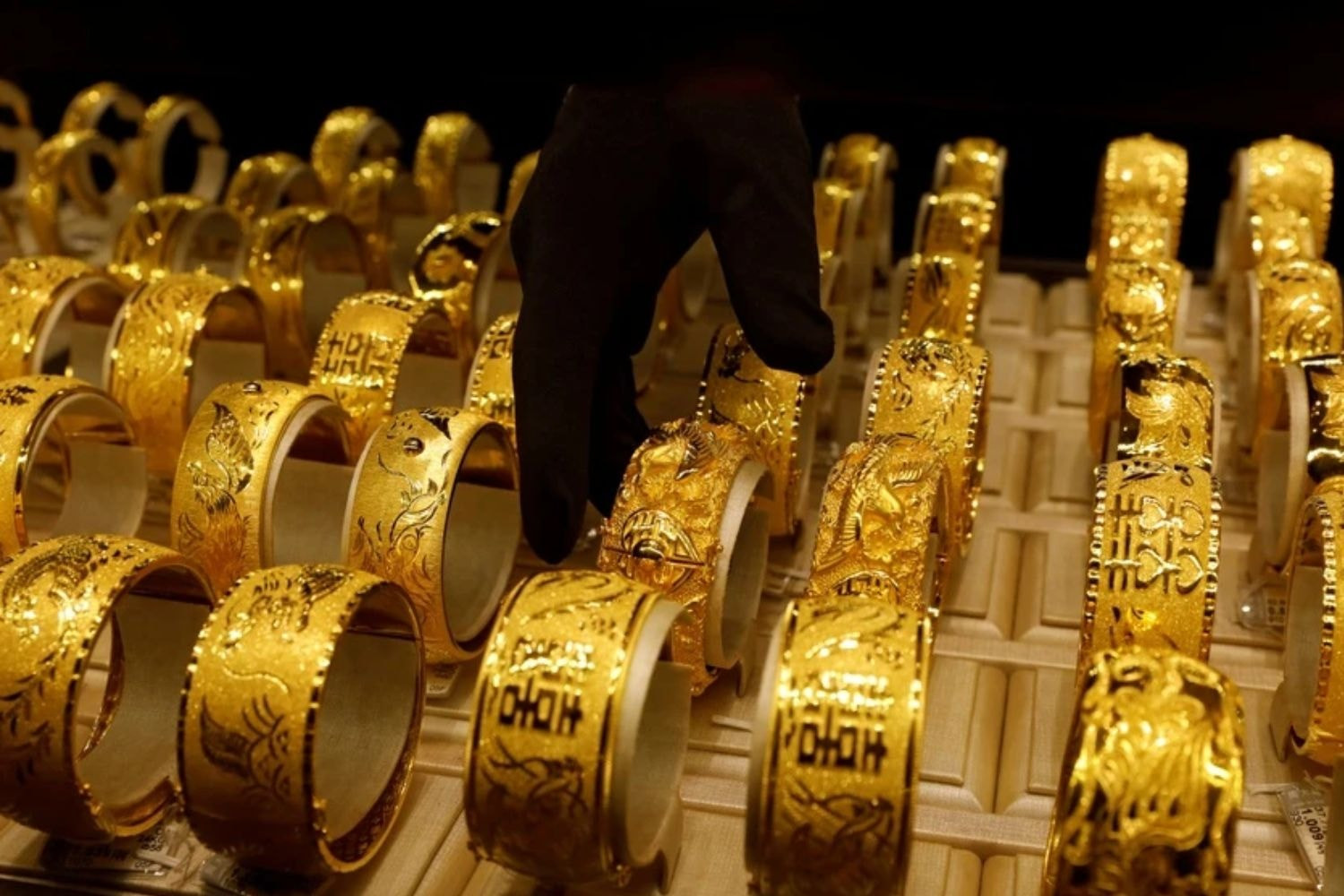 san-giao-dich-vang-ao.jpg