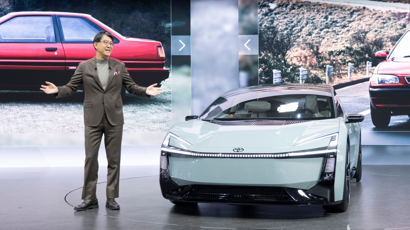 koji-sato-corolla-hybrid.jpg
