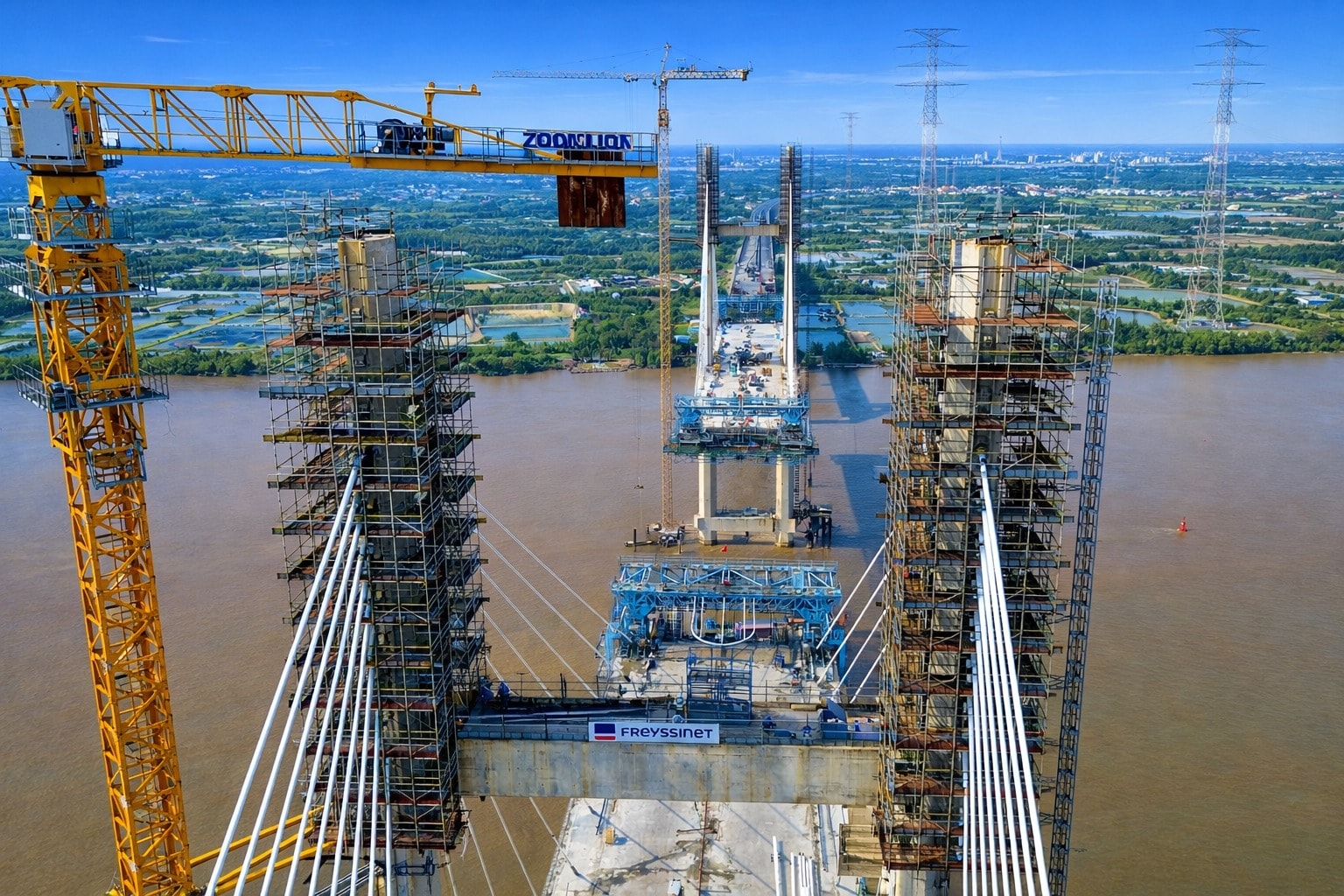 Chỉ ít tháng nữa, chính thức hợp long cầu dây văng tĩnh không cao nhất Việt Nam, nối thông miền Đông với miền Tây- Ảnh 2. Chỉ ít tháng nữa, chính thức hợp long cầu dây văng tĩnh không cao nhất Việt Nam, nối thông miền Đông với miền Tây- Ảnh 2.
