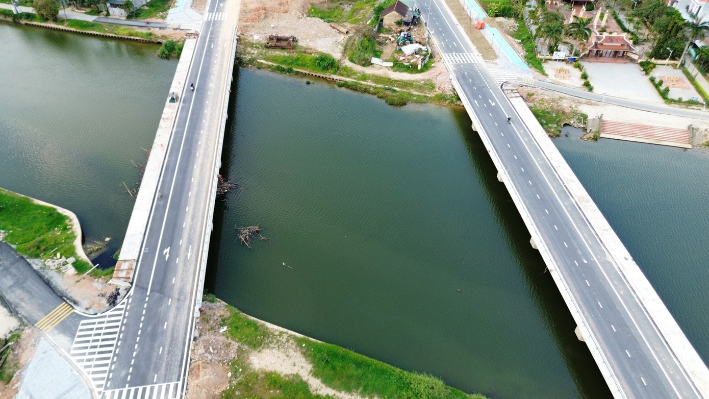 Công trình cầu vượt sông Như Ý trên tuyến đường Võ Nguyên Giáp thuộc Dự án đô thị xanh Huế đến nay đã cơ bản hoàn thành, thông xe. dji-0084.jpg