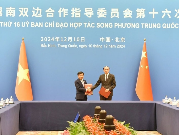 Hai bên đã trao Thỏa thuận giữa hai Chính phủ về hợp tác xây dựng 3 tuyến đường sắt.