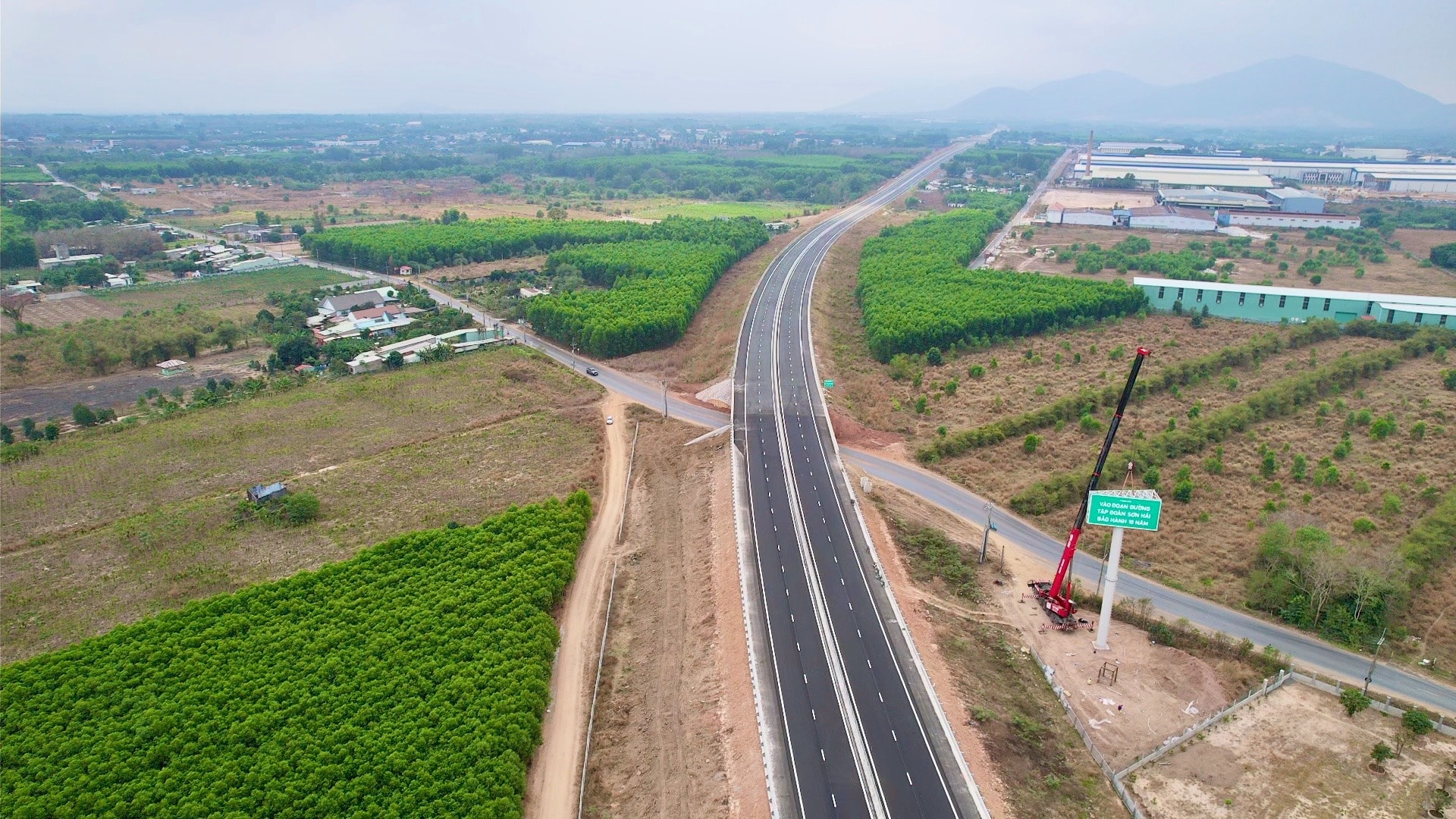 Tuyến cao tốc 21.000 tỷ nối 2 tỉnh thành giàu nhất Việt Nam sẵn sàng khai thác, mở trục kết nối sân bay và cảng biển- Ảnh 2. Tuyến cao tốc 21.000 tỷ nối 2 tỉnh thành giàu nhất Việt Nam sẵn sàng khai thác, mở trục kết nối sân bay và cảng biển- Ảnh 2.