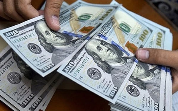Tỷ giá USD hôm nay 9/2: USD tự do bật tăng, tỷ giá chính thức đi xuống