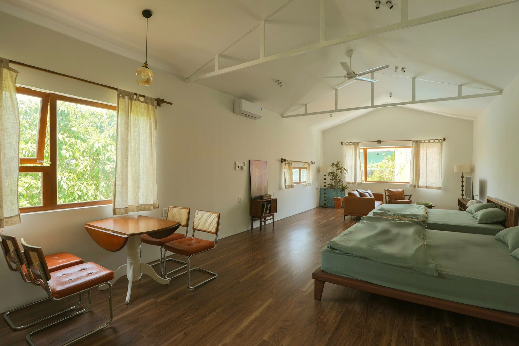 Mua nhà 2 tầng cũ, tự nâng thêm tầng và decor: Gia chủ ‘lột xác’ nhà cũ thành không gian sống 3 tầng đầy cảm xúc- Ảnh 1. Mua nhà 2 tầng cũ, tự nâng thêm tầng và decor: Gia chủ ‘lột xác’ nhà cũ thành không gian sống 3 tầng đầy cảm xúc- Ảnh 1.