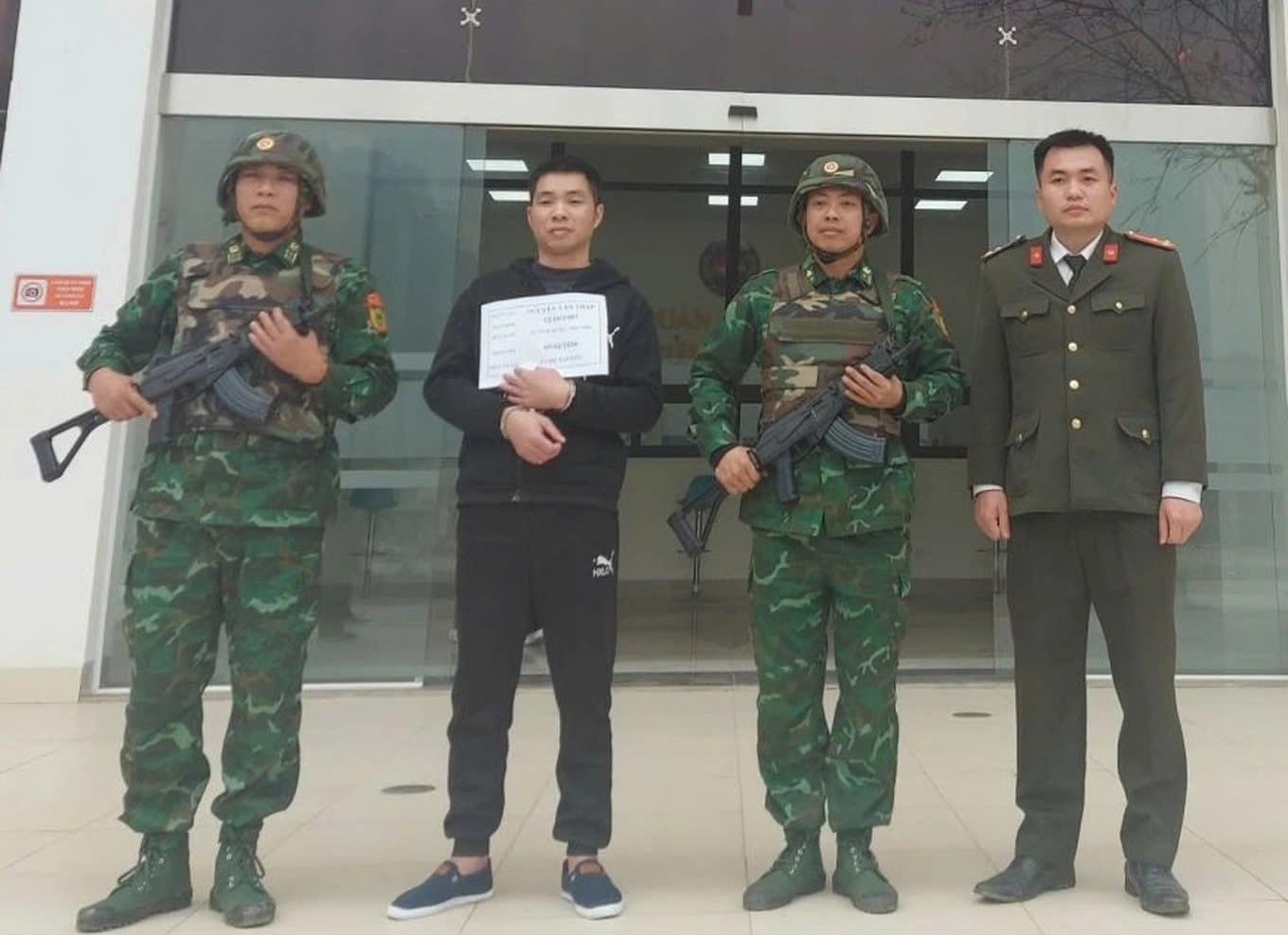 Bắt khẩn cấp đối tượng truy nã đặc biệt nguy hiểm Nguyễn Văn Thập SN 1987