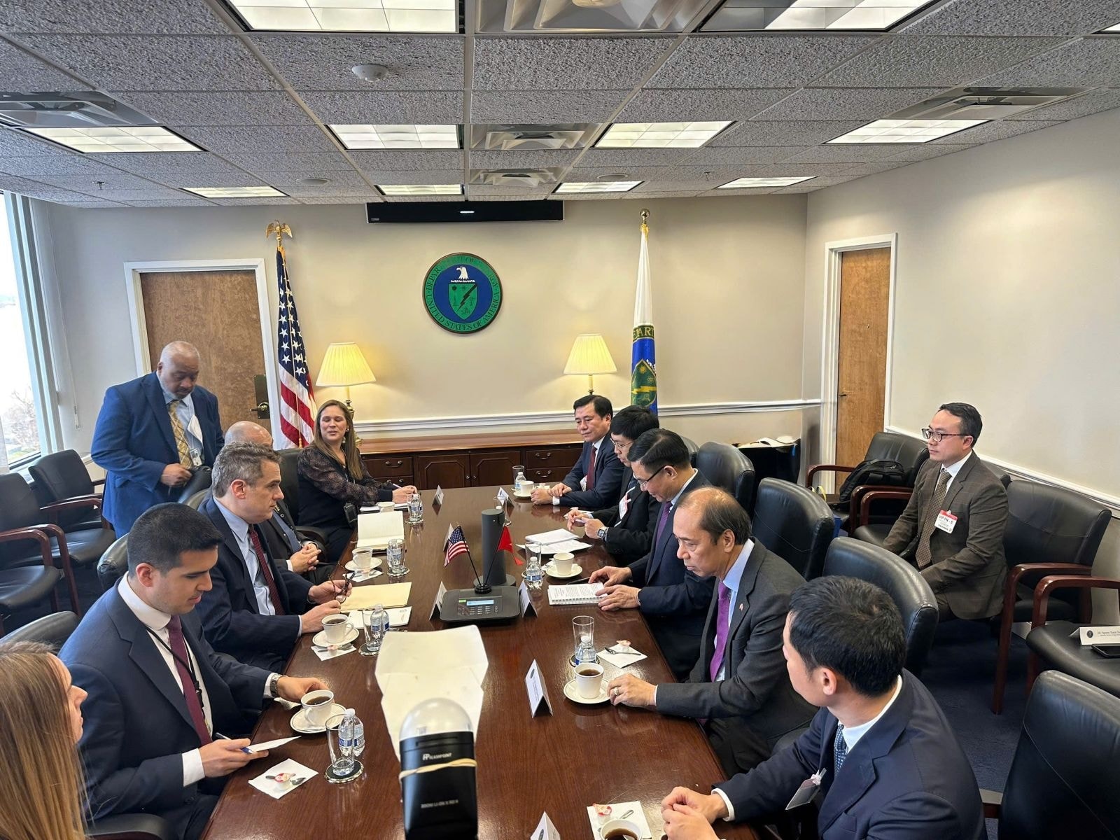 Đề nghị Bộ Năng lượng Mỹ thúc đẩy doanh nghiệp triển khai đúng tiến độ các dự án năng lượng tại Việt Nam