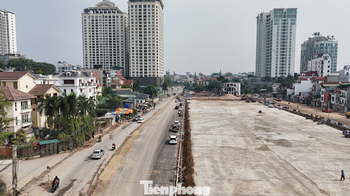 Dự án xây dựng tuyến đường Đặng Thai Mai - giai đoạn I (phường Tây Hồ, Hà Nội) được khởi công ngày 15/1/2025. Điểm đầu dự án từ khu biệt thự Tây Hồ, điểm cuối dự án tại vị trí giao cắt với đường Xuân Diệu với chiều dài tuyến 1.260 m. tp-ji-20260210115010-0046-tp.jpg