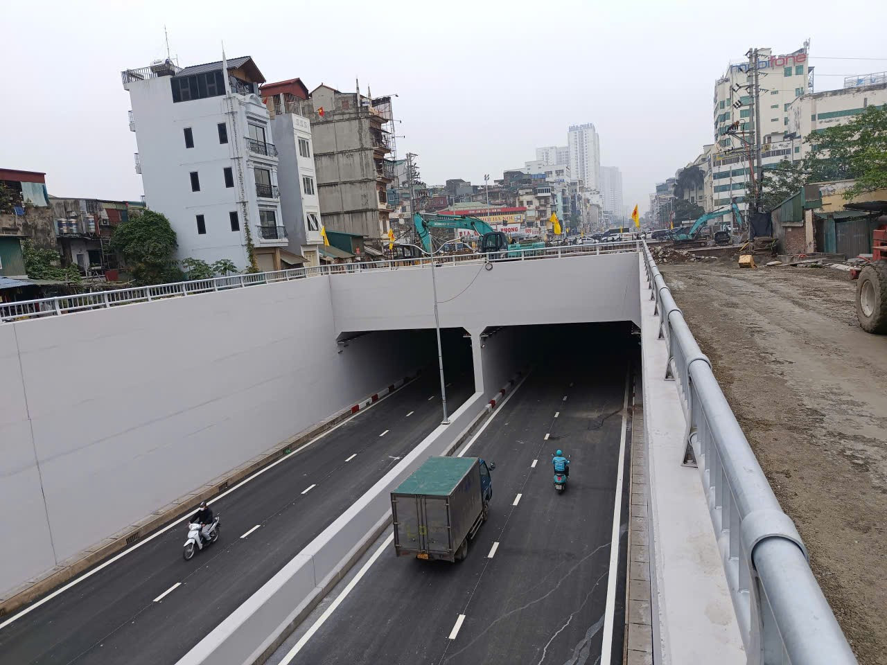 Hầm chui Vành đai 2,5 qua nút giao Giải Phóng - Kim Đồng thông xe sáng nay. z7519757011007-84e7664e0e056842c46654f6a80eef1b.jpg