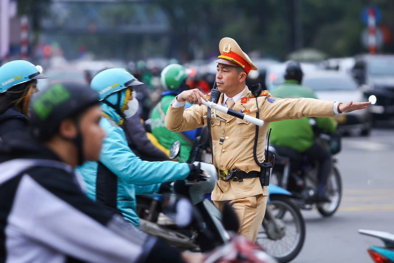 CSGT phân luồng tại các nút giao thông. csgt-21.jpg