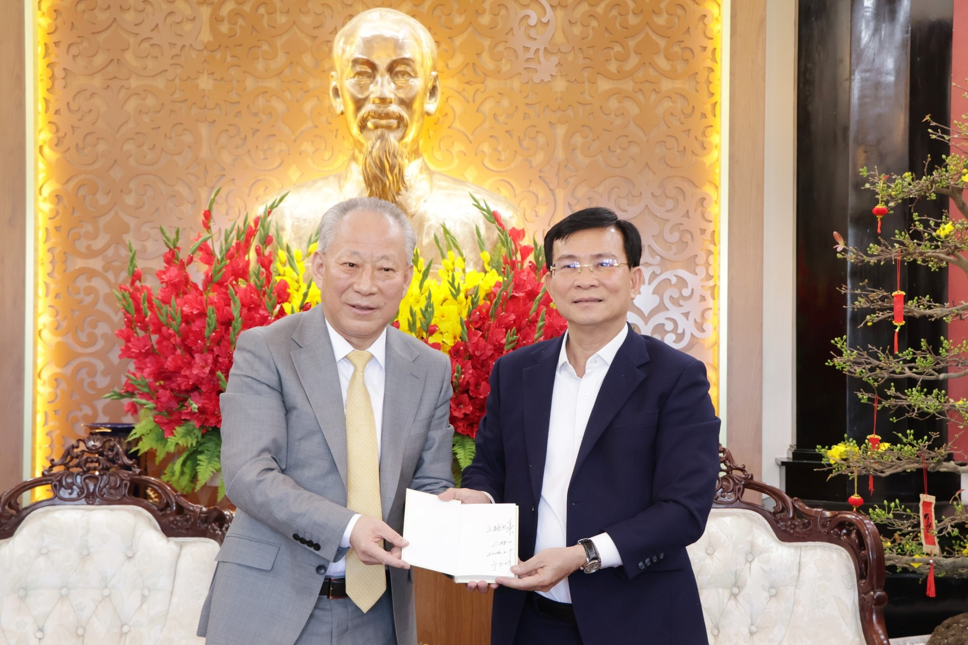 Hình ảnh tại buổi làm việc. Nguồn ảnh: Báo Lâm Đồng Hình ảnh tại buổi làm việc. Nguồn ảnh: Báo Lâm Đồng