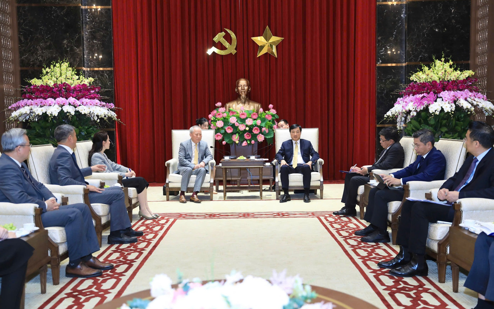 Hình ảnh tại buổi làm việc. Nguồn ảnh: Hanoi.gov.vn Hình ảnh tại buổi làm việc. Nguồn ảnh: Hanoi.gov.vn