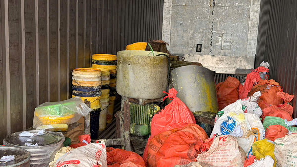 Khởi tố Nguyễn Văn Vinh, chủ cơ sở sản xuất riềng xay ở Bắc Ninh: Mỗi ngày bán hàng tạ riềng xay trộn hóa chất cấm