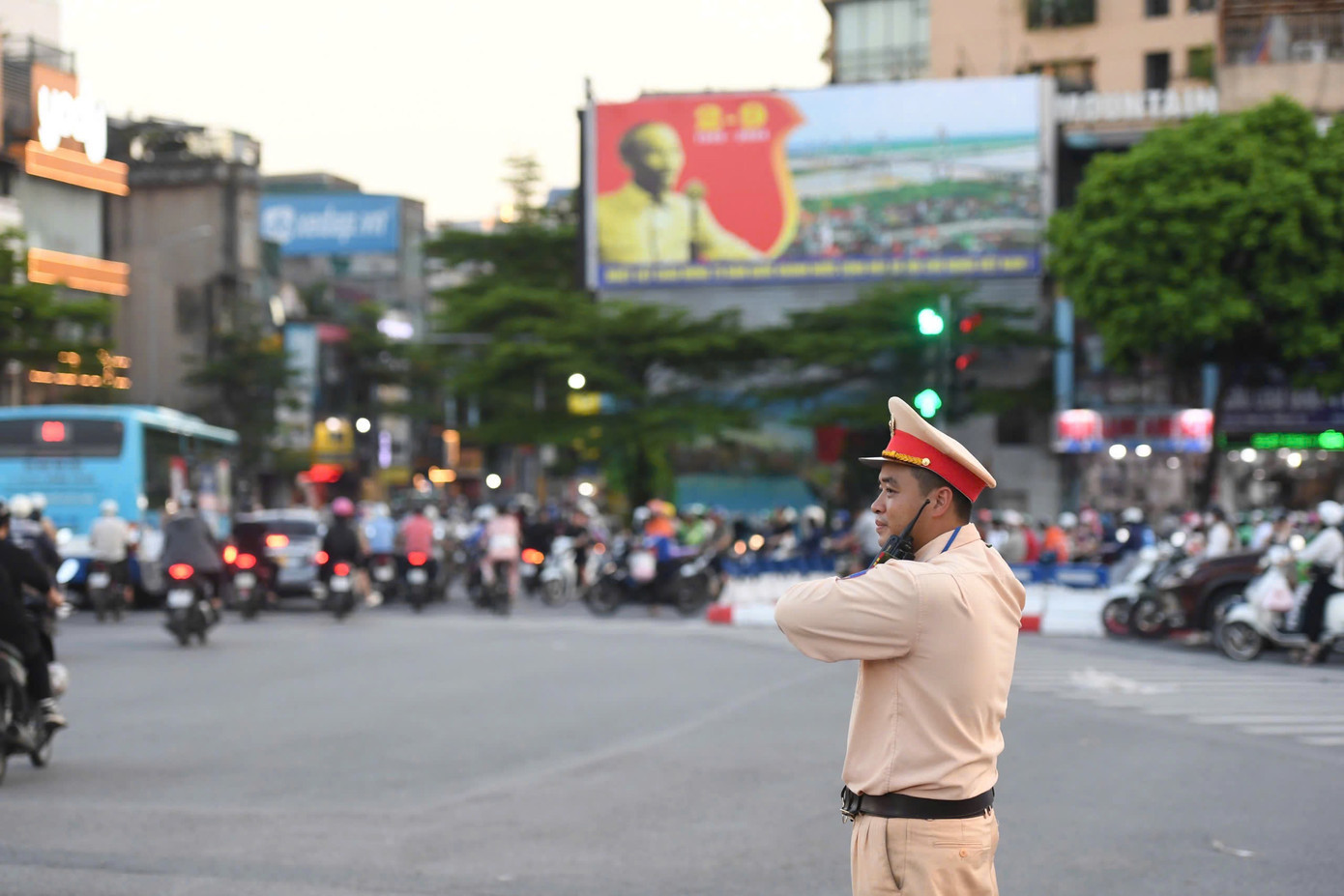 Lực lượng CSGT điều tiết giao thông. phan-luong-1.jpg