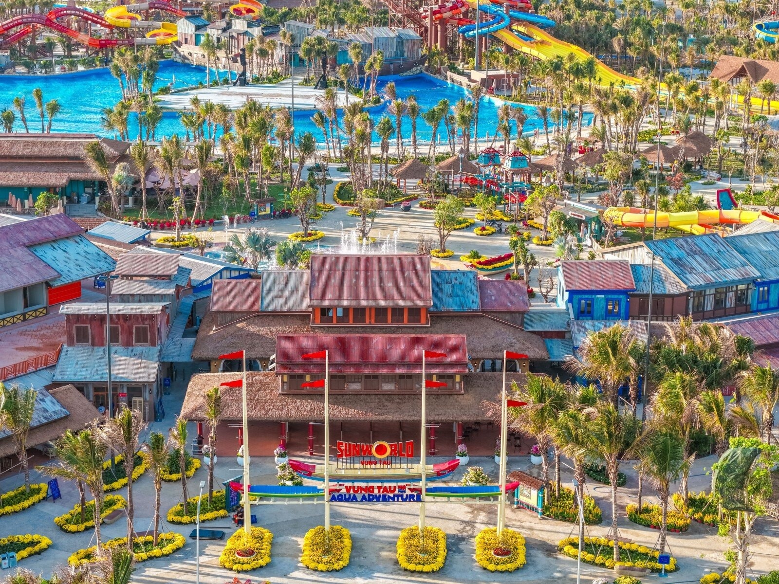 Việt Nam chính thức khai trương công viên viên nước sở hữu 2 kỷ lục thế giới, tọa lạc ngay bên bờ biển- Ảnh 1.