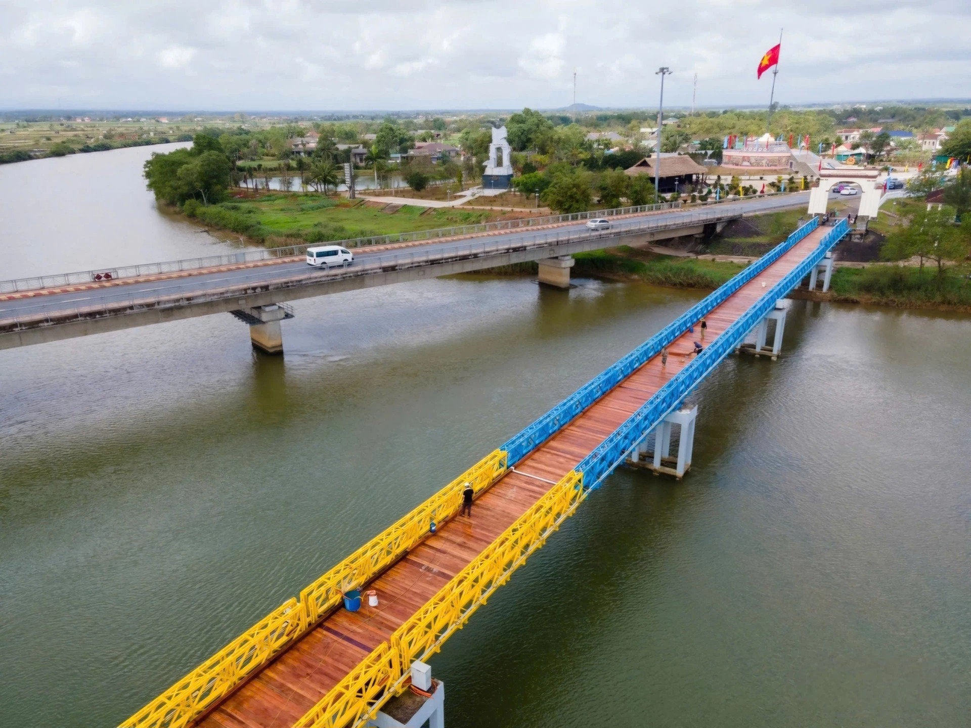 Cây cầu lịch sử từng chia cắt Việt Nam thành 2 miền đã hoàn thiện trùng tu, dành ưu đãi đặc biệt cho du khách dịp Tết Nguyên đán- Ảnh 1.