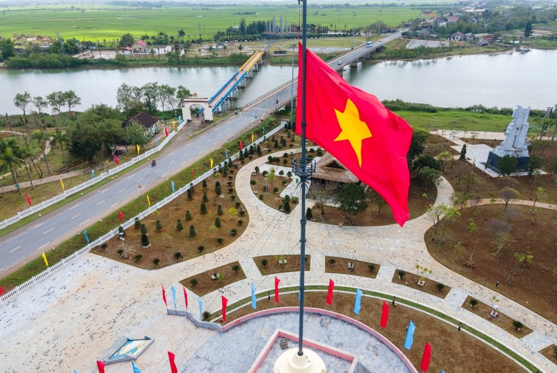 Cây cầu lịch sử từng chia cắt Việt Nam thành 2 miền đã hoàn thiện trùng tu, dành ưu đãi đặc biệt cho du khách dịp Tết Nguyên đán- Ảnh 2.