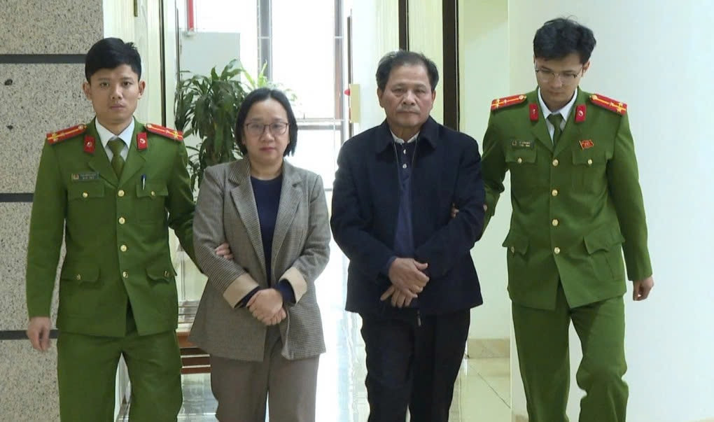 Khởi tố 2 Giám đốc kinh doanh xe điện lớn nhất Thanh Hóa Khởi tố 2 Giám đốc kinh doanh xe điện lớn nhất Thanh Hóa