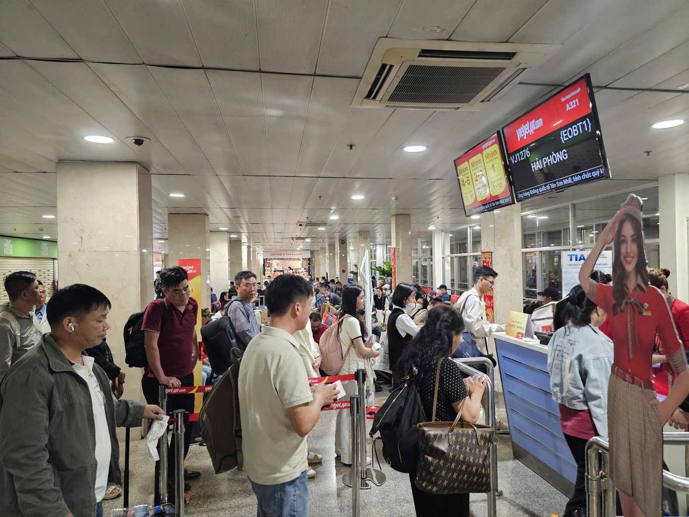 Nhà ga T1 (quốc nội) dự kiến khai thác 131 chuyến đi và 127 chuyến đến, phục vụ hơn 36.000 lượt hành khách. Nhà ga T3 dự kiến đảm nhận 454 chuyến bay quốc nội đi và đến, với hơn 64.000 lượt khách. Nhà ga T2 (quốc tế) khai thác 350 chuyến bay, phục vụ trên 63.000 lượt hành khách. 3527709643882641481-1.jpg