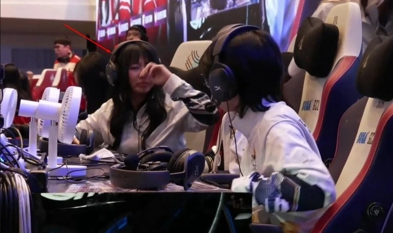 nu-game-thu-gian-lan-o-sea-games-33-bi-canh-sat-bat-1770982563903.jpg.webp