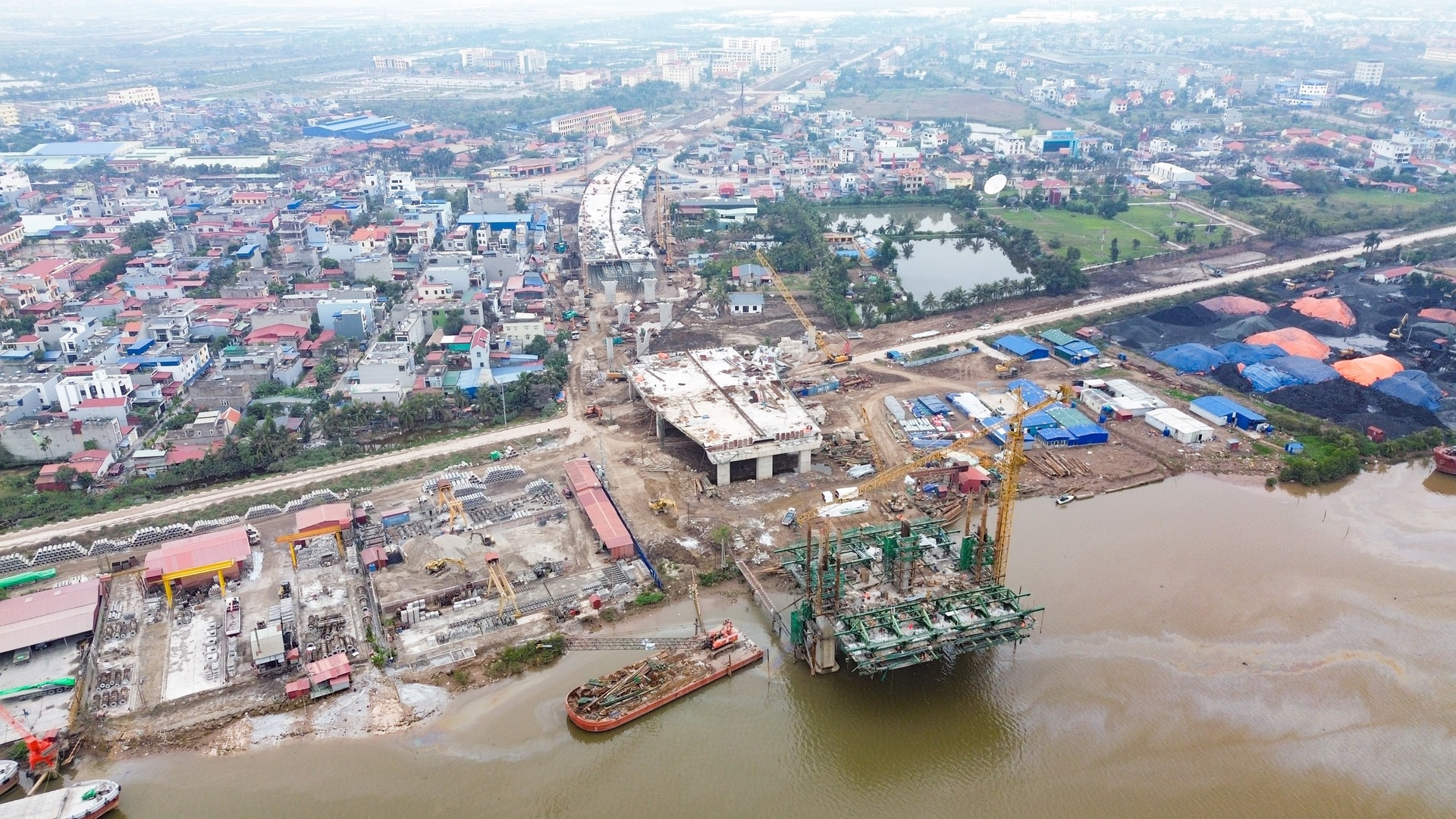 Thành phố nhỏ nhất Việt Nam sắp hợp long cây cầu hơn 1.100m trên tuyến vành đai 8.600 tỷ- Ảnh 2.