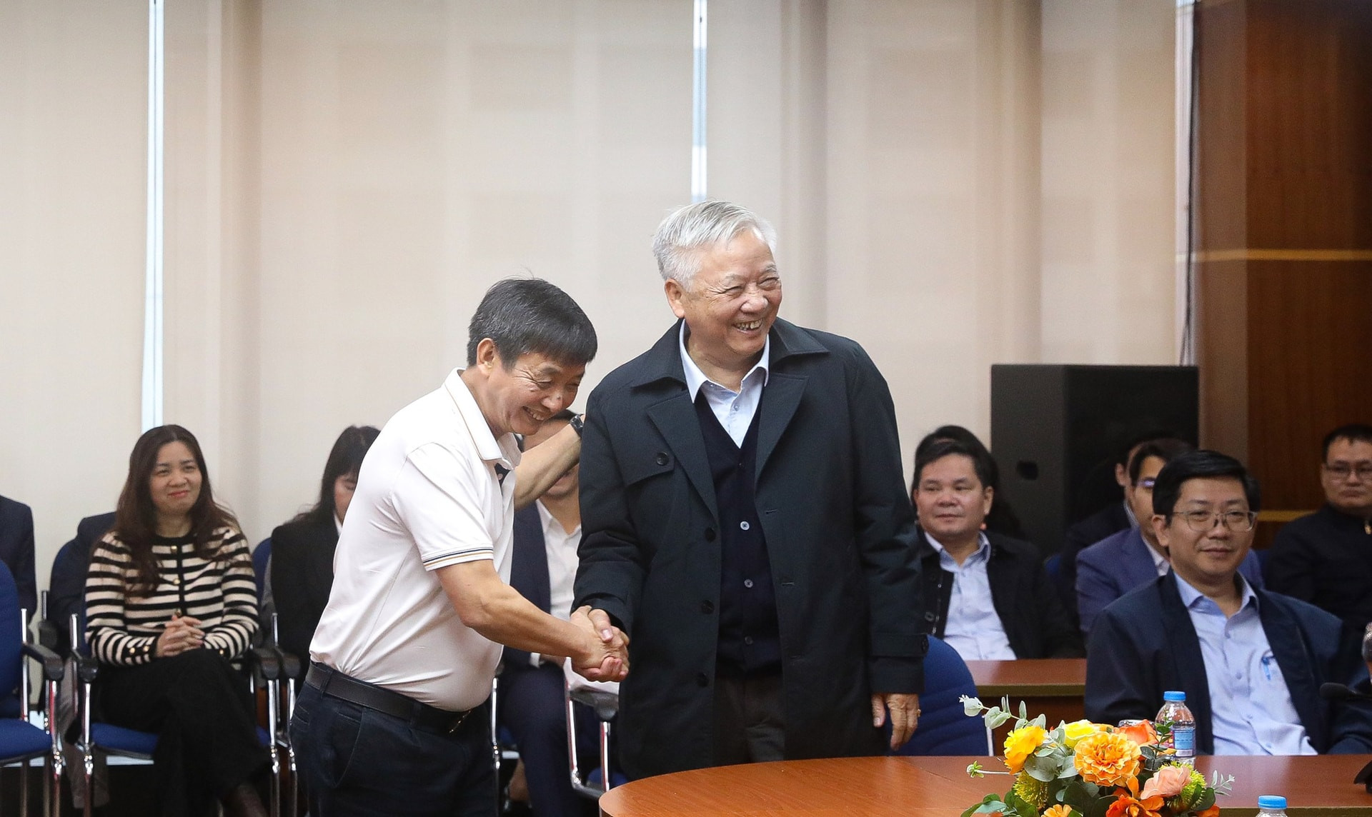 Thông điệp 'vững tâm' từ thượng tầng Vinaconex (VCG) giữa những dấu hỏi thị trường