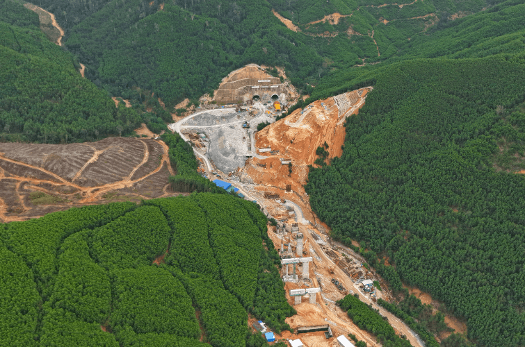 Chỉ 3 tháng nữa, chính thức thông xe cao tốc nối ‘rừng – biển’ đầu tiên của Việt Nam- Ảnh 2. Chỉ 3 tháng nữa, chính thức thông xe cao tốc nối ‘rừng – biển’ đầu tiên của Việt Nam- Ảnh 2.
