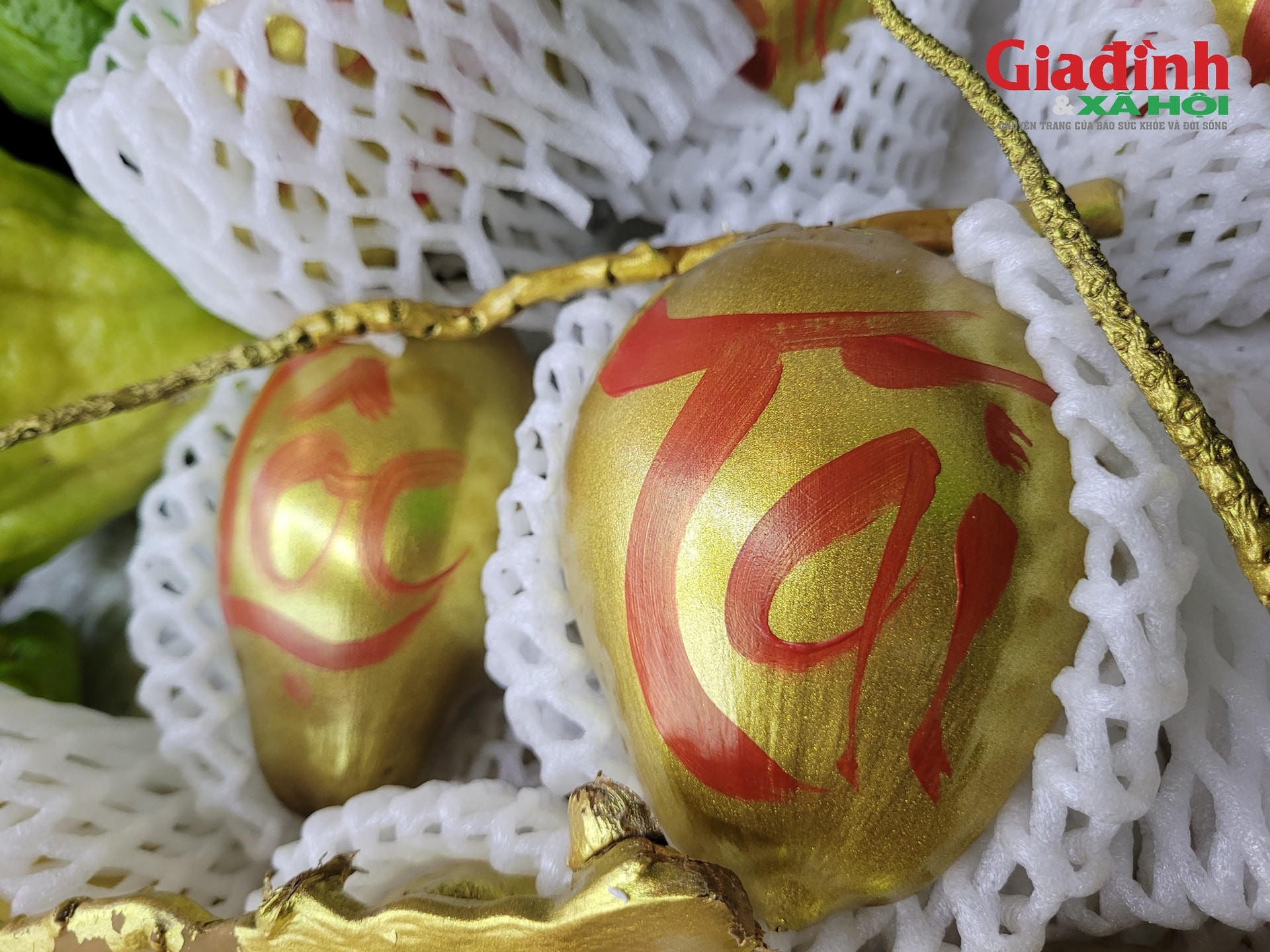 Loạn giá trái cây độc, lạ Tết Bính Ngọ: Có loại chạm mốc triệu đồng nhưng vẫn không đủ bán