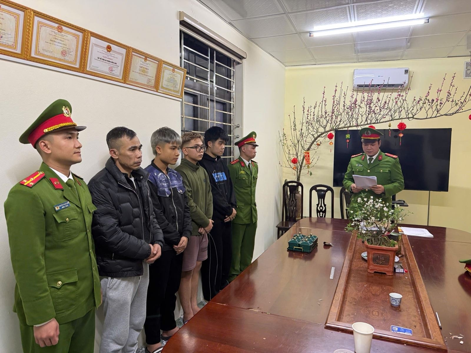 Khởi tố, bắt giữ Lê Thành Long sinh năm 1977