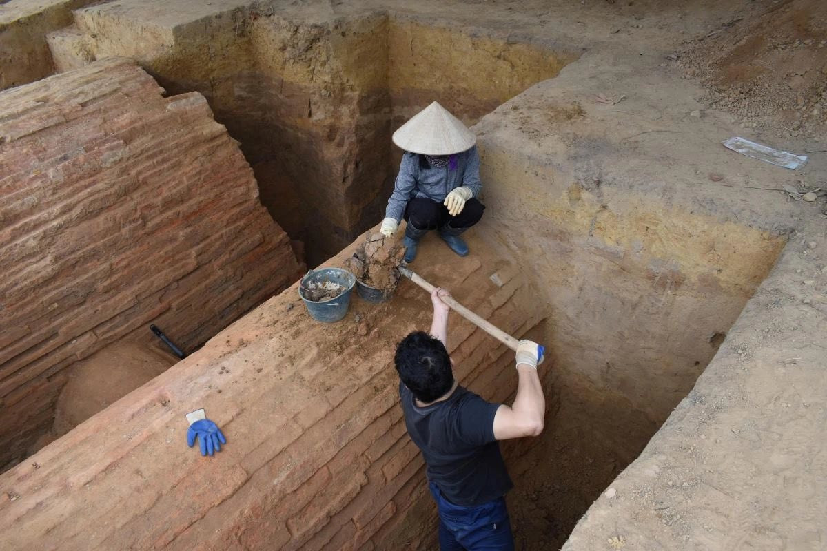 Phát hiện khu mộ gạch cổ 2.000 tuổi ở Quảng Ninh: Quy mô 150m2, cấu trúc như một tổ hợp kiến trúc ngầm- Ảnh 4. Phát hiện khu mộ gạch cổ 2.000 tuổi ở Quảng Ninh: Quy mô 150m2, cấu trúc như một tổ hợp kiến trúc ngầm- Ảnh 4.